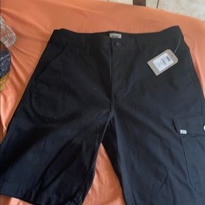 Brand new Men shorts. Size 32. Color:Blk